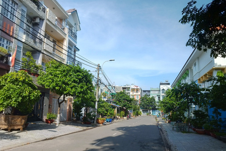 Nhà phố Quận Bình Tân Nhà phố thiết kế 3 tầng và sân thượng, diện tích 80m2.