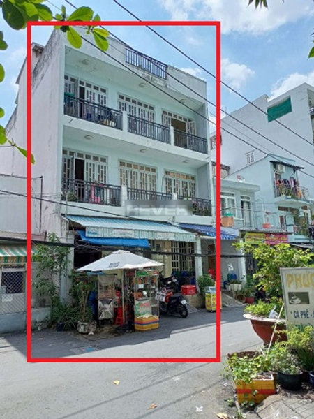 Nhà phố Quận 8 Nhà phố thiết kế 1 trệt, 2 lầu diện tích 203m2, cửa hướng Đông mát mẻ.