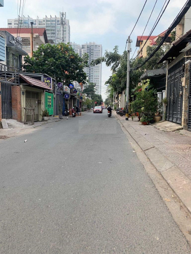 Nhà phố Quận 2 Nhà phố mặt tiền đường Nguyễn Văn Cừ diện tích 113.8m2, cửa hướng Tây Bắc.