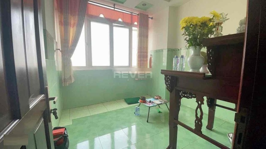 Nhà phố Quận Tân Phú Nhà thiết kế 1 trệt, 4 lầu kiên cố, có 5 phòng ngủ rộng thoáng.