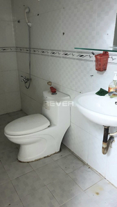 Nhà phố Quận 4 Nhà phố có cửa hướng Đông Nam mát mẻ, diện tích nhà 90m2.