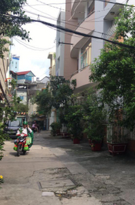 Nhà phố Quận Phú Nhuận Nhà phố diện tích 100m2 vuông đẹp, cửa hướng Bắc mát mẻ.
