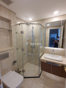  Căn hộ Vinhomes Golden River đầy đủ nội thất diện tích 77m².