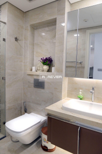  Officetel Vinhomes Golden River tầng cao mát mẻ, đầy đủ nội thất.