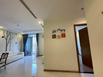 Căn hộ Vinhomes Central Park, Quận Bình Thạnh Căn hộ cao cấp Vinhomes Central Park tầng 30, bàn giao đầy đủ nội thất.