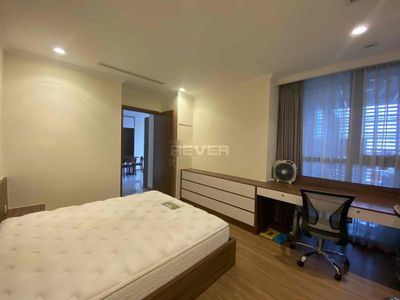 Căn hộ Vinhomes Central Park, Quận Bình Thạnh Căn hộ Vinhomes Central Park tầng 10 view thoáng mát, bàn giao đầy đủ nội thất.