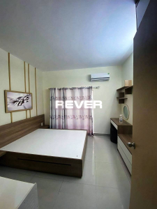 Căn hộ Oriental Plaza, Quận Tân Phú Căn hộ Oriental Plaza tầng 10 thiết kế 3 phòng ngủ, đầy đủ nội thất.