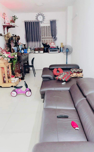 Phòng khách căn hộ Topaz City Căn hộ Topaz City hướng ban công tây bắc không có nội thất diện tích 70m²