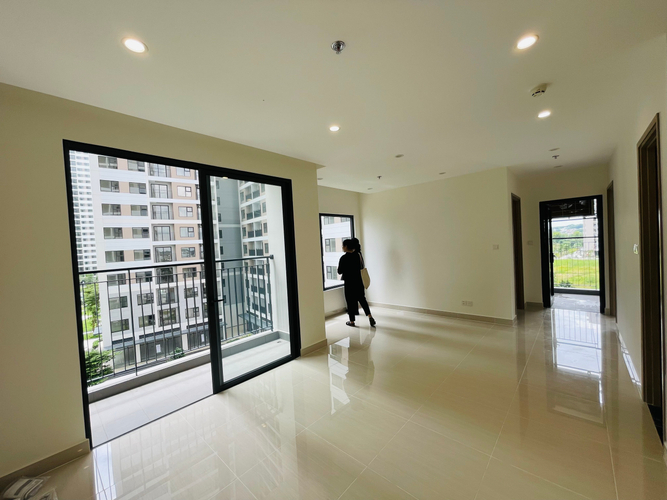  Căn hộ Vinhomes Grand Park hướng ban công tây nam không có nội thất diện tích 69.2m²