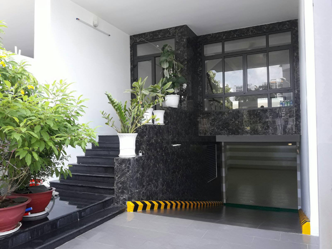  Nhà phố KDC Dương Hồng thiết kế 1 trệt, 2 lầu và sân thượng đúc chắc chắn.