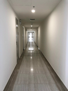 hành lang  Căn hộ Moonlight Boulevard tầng 19 diện tích 77.3m2, nội thất cơ bản.