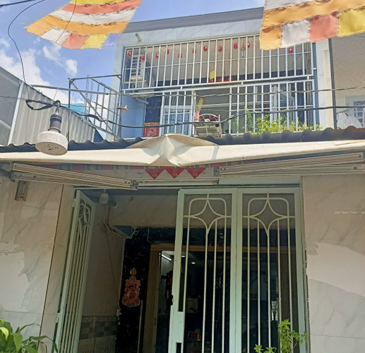 Nhà phố Quận 8 Nhà phố có cửa hướng Đông mát mẻ, thiết kế nhà 1 trệt, 1 lầu kiên cố.