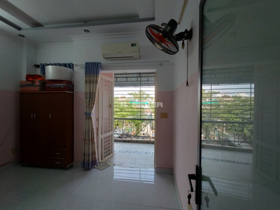  Nhà phố thiết kế 1 trệt, 1 lầu kiên cố, cửa hướng Tây đón nắng ấm.