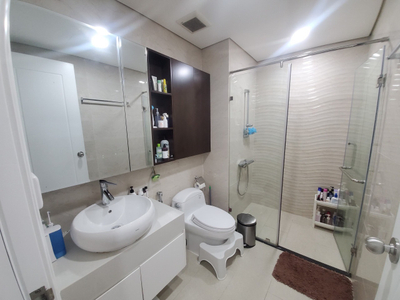 1680149406323.jpg Căn hộ Vinhomes Central Park hướng ban công đông bắc đầy đủ nội thất diện tích 90.8m²