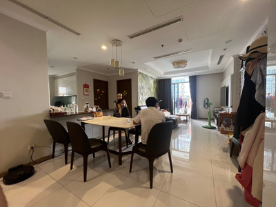 IMG_3693.JPG Căn hộ Vinhomes Central Park hướng ban công đông bắc đầy đủ nội thất diện tích 126.2m²