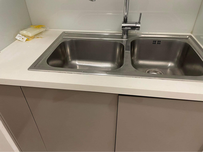 Căn hộ Vinhomes Golden River, Quận 1 Căn hộ Vinhomes Golden River tầng 13 có 1 phòng ngủ, nội thất cơ bản.