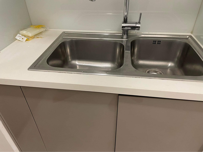 Căn hộ Vinhomes Golden River, Quận 1 Căn hộ Vinhomes Golden River tầng 13 có 1 phòng ngủ, nội thất cơ bản.