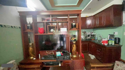 Nhà phố Quận Tân Phú Nhà thiết kế 1 trệt, 4 lầu kiên cố, có 5 phòng ngủ rộng thoáng.