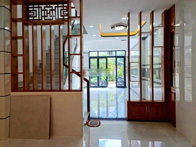 Nhà phố Quận Bình Thạnh Nhà hẻm xe hơi đường Nơ Trang Long thiết kế 1 trệt, 1 lửng và 3 lầu.