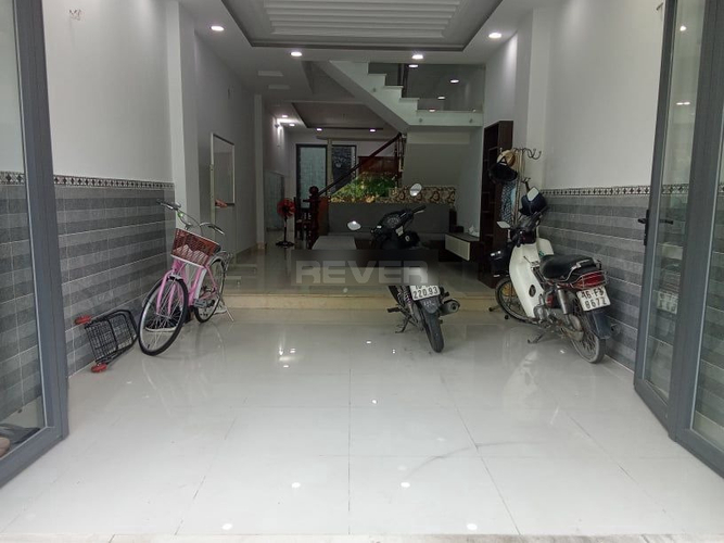  Nhà phố có cửa hướng Đông Bắc mát mẻ, khu dân cư đông đúc.