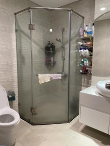 Officetel Vinhomes Central Park, Quận Bình Thạnh Officetel Vinhomes Central Park ban công hướng Đông Bắc mát mẻ.