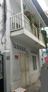 Nhà phố thiết kế 1 trệt và 1 lầu, căn bìa hẻm thông xe ba gác đường Hồng Lạc.