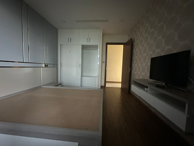  Căn hộ Vinhomes Central Park hướng ban công đông đầy đủ nội thất diện tích 134.3m².