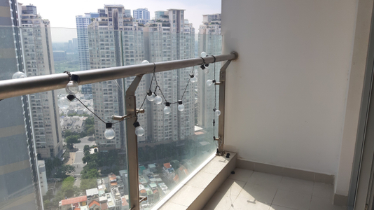 Studio Vinhomes Central Park, Quận Bình Thạnh Studio Vinhomes Grand Park tầng 30, bàn giao đầy đủ nội thất.