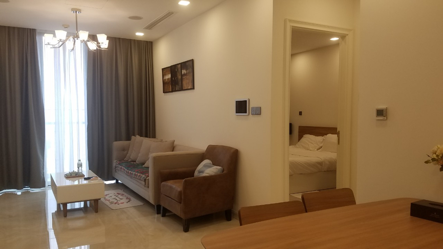 Căn hộ Vinhomes Golden River, Quận 1 Căn hộ Vinhomes Golden River tầng 22 có 1 phòng ngủ, đầy đủ nội thất.