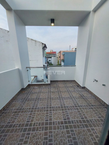 Nhà phố Quận Tân Bình Nhà có cửa hướng Đông bắc mát mẻ, diện tích 3m x 11.2m có sổ hồng.