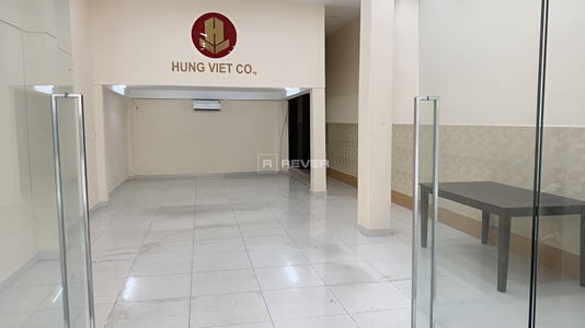  Mặt bằng kinh doanh Đường Trần Quốc Hoàn diện tích 130m².