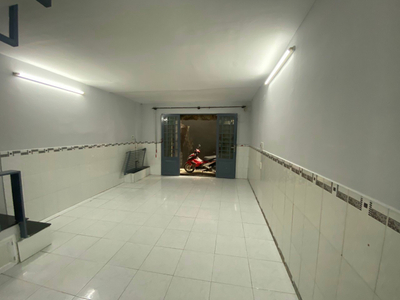 Nhà phố Huyện Nhà Bè Nhà phố thiết kế 1 trệt, 1 lầu cửa hướng Đông Bắc, tiện ích đầy đủ.