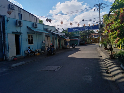 Nhà phố Quận Bình Tân Nhà mặt tiền đường Phùng Tá Chu, cửa hướng Nam đón gió mát.