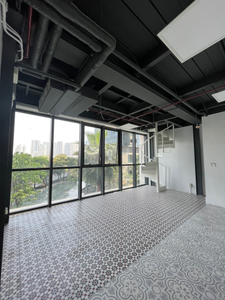 IMG_4059.HEIC Shop-house Vinhomes Golden River nội thất cơ bản diện tích 140m²