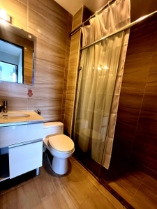 toilet căn hộ Docklands Căn hộ Docklands Sài Gòn tầng 11 diện tích 96m2, đầy đủ nội thất.