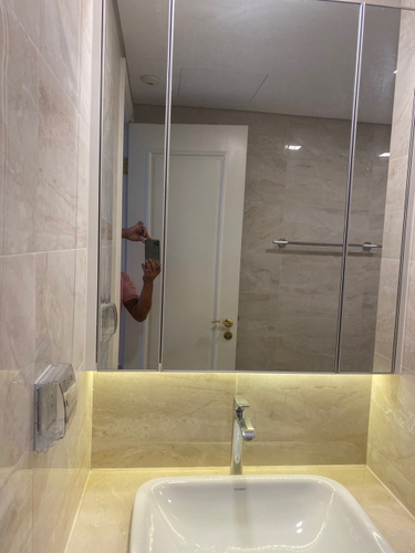  Căn hộ Vinhomes Golden River đầy đủ nội thất diện tích 100m².