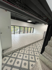 IMG_4062.HEIC Shop-house Vinhomes Golden River nội thất cơ bản diện tích 140m²