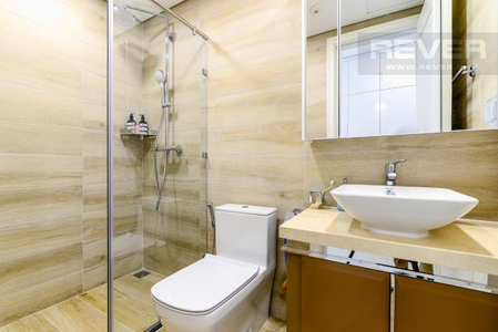  Căn hộ Vinhomes Golden River tầng thấp, tháp A1, 3 phòng ngủ, full nội thất