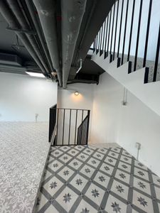 IMG_4064.HEIC Shop-house Vinhomes Golden River nội thất cơ bản diện tích 140m²