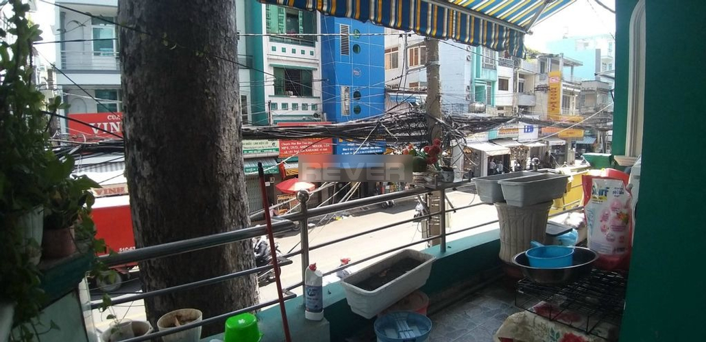 Nhà phố Quận 10 Nhà phố mặt tiền đường Nguyễn Kim thiết kế 1 trệt, 2 lửng và 2 lầu đúc kiên cố.