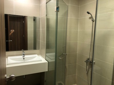 Căn hộ De Capella, Quận 2 Căn hộ De Capella tầng 15 có 2 phòng ngủ, nội thất cơ bản.