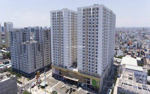  Căn hộ Oriental Plaza hướng ban công đông bắc đầy đủ nội thất diện tích 82m².