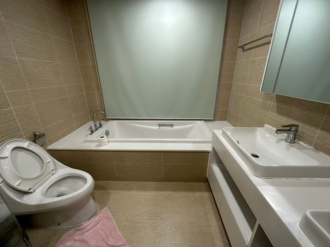  Căn hộ Vinhomes Central Park hướng ban công đông đầy đủ nội thất diện tích 134.3m².