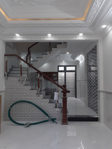 Nhà phố thiết kế 1 trệt, 2 lầu và sân thượng, diện tích 55m2 rộng thoáng.