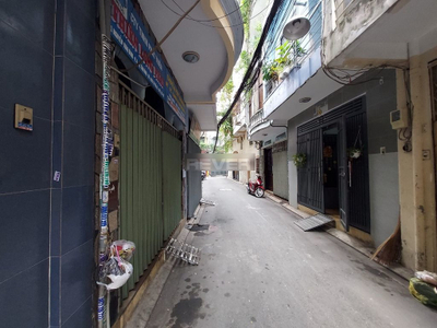 Nhà phố Quận Tân Bình Nhà hẻm đường Nguyễn Thái Bình diện tích 33.2m2, không có nội thất.