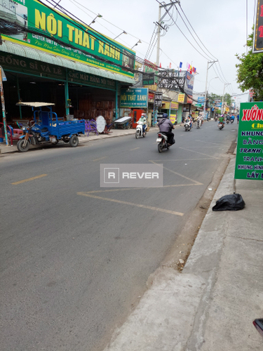  Nhà phố thiết kế 3 phòng ngủ, bàn giao nhà có nội thất cơ bản.