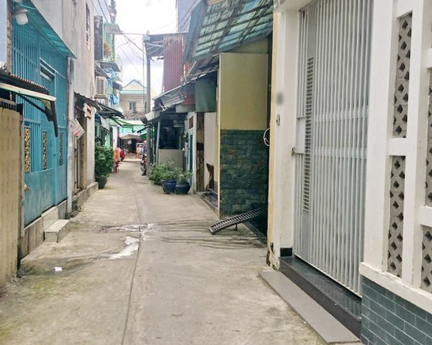 Nhà phố Quận 4 Nhà phố thiết kế 1 trệt, 2 lầu kiên cố, cách phố đi bộ Nguyễn Huyện 5 phút.