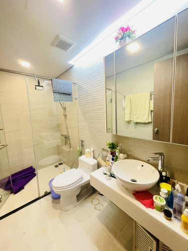 Căn hộ Vinhomes Central Park, Quận Bình Thạnh Căn hộ cao cấp Vinhomes Central Park tầng 34, đầy đủ nội thất sang trọng.