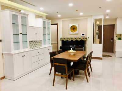  Bán Căn Hộ 3PN lớn 3WC, có bồn tắm nằm tại Vinhomes Central Park đầy đủ nội thất diện tích 140m²