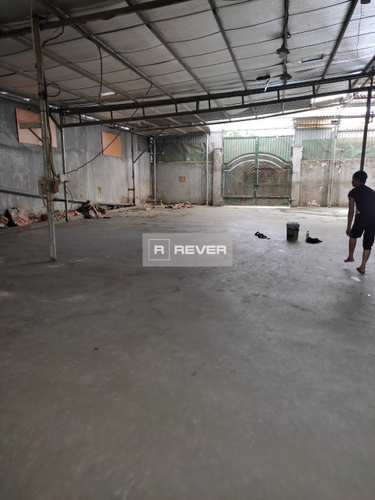  Nhà xưởng kho bãi diện tích 600m2, khu vực dân cư an ninh và yên tĩnh.